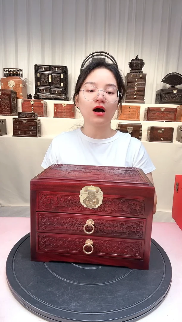 紫檀木类成套家具莲年有余