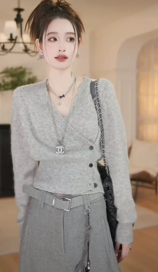 纽扣设计感女士秋冬款2025新款女装外搭毛衣气质时尚百搭