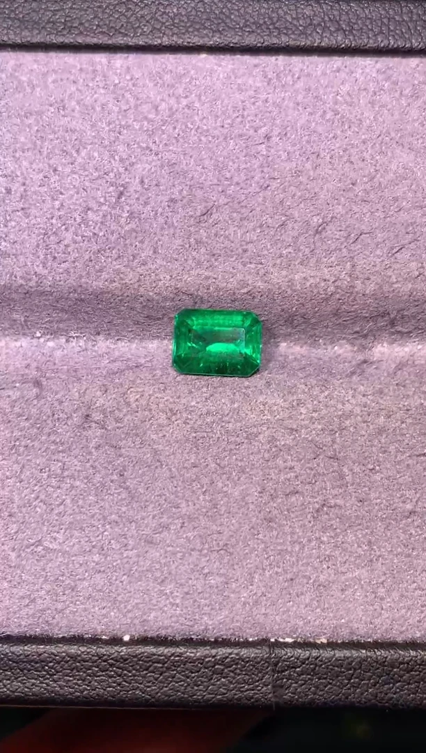 裸石祖母绿1.38ct赞比亚沃顿微油吉尔德