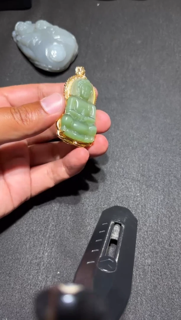 未镶嵌和田玉（糖玉）挂件和田玉