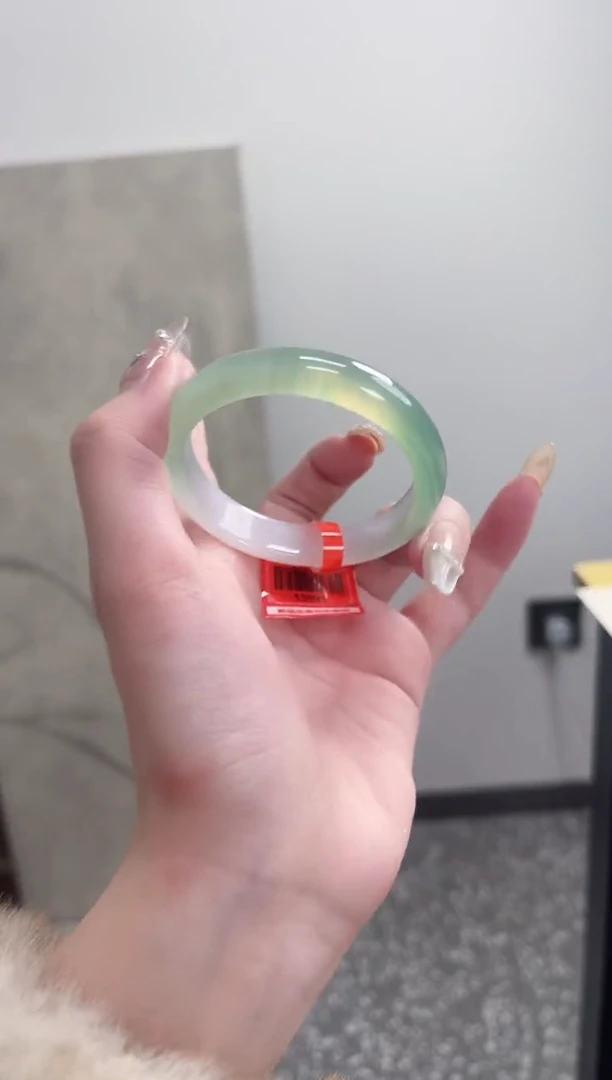 【闪购商品】玛瑙/玉髓手镯未镶嵌50-51圈 需要包容