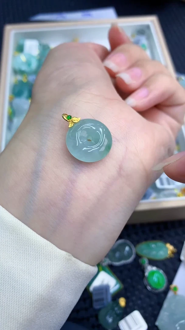 【闪购商品】翡翠颈饰18K金镶嵌            8