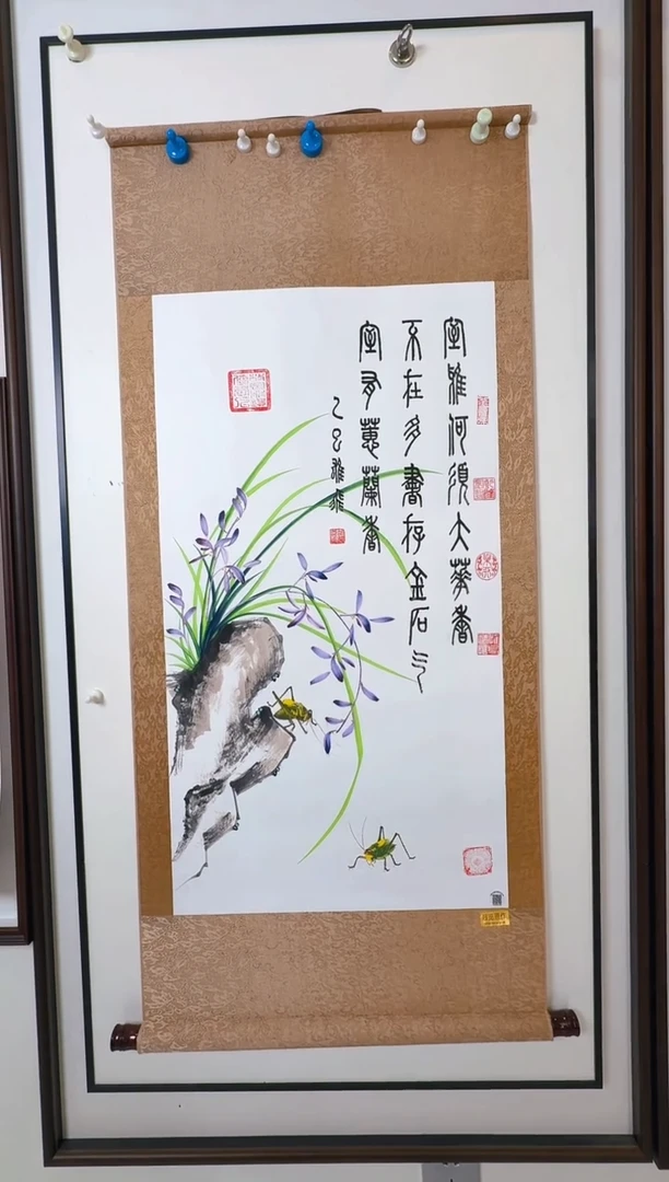 国画兰花蝈蝈卷轴