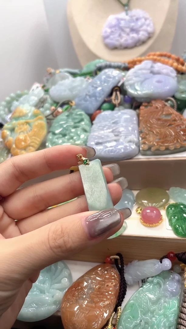 未镶嵌挂件翡翠010