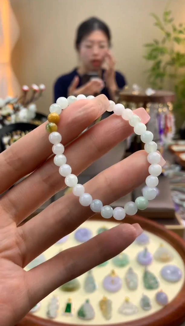 【闪购商品】翡翠颈饰未镶嵌手串