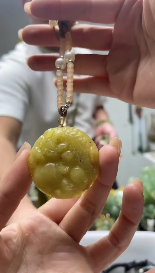 未镶嵌岫玉颈饰·