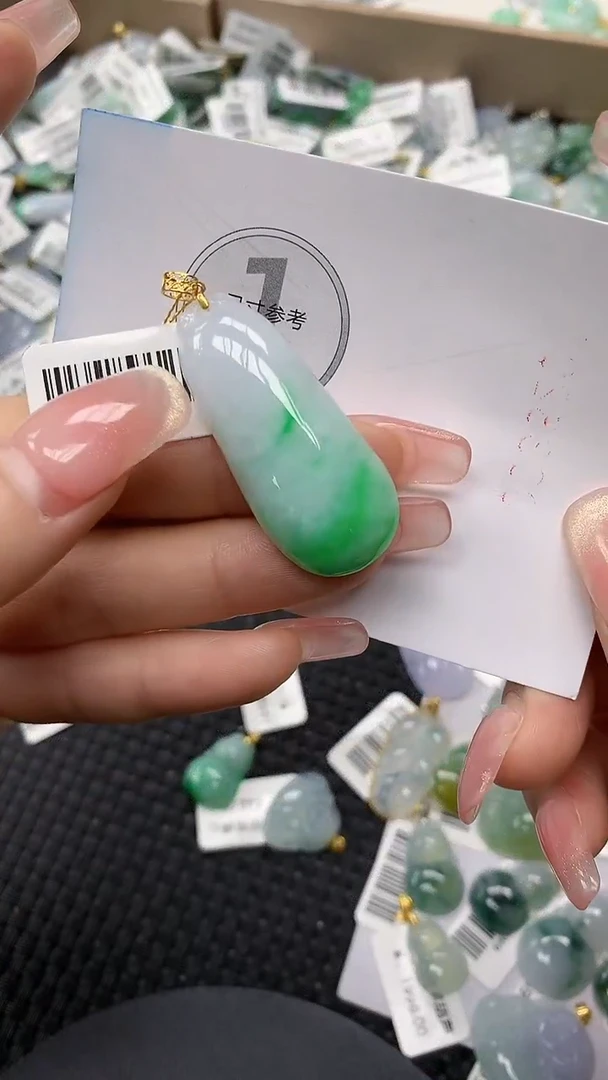 颈饰18K金镶嵌翡翠a货支持复检百元以上9元证书费自理