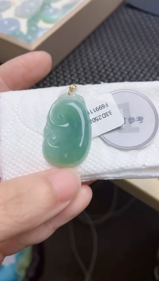 颈饰18K金镶嵌翡翠天然缅甸A货翡翠