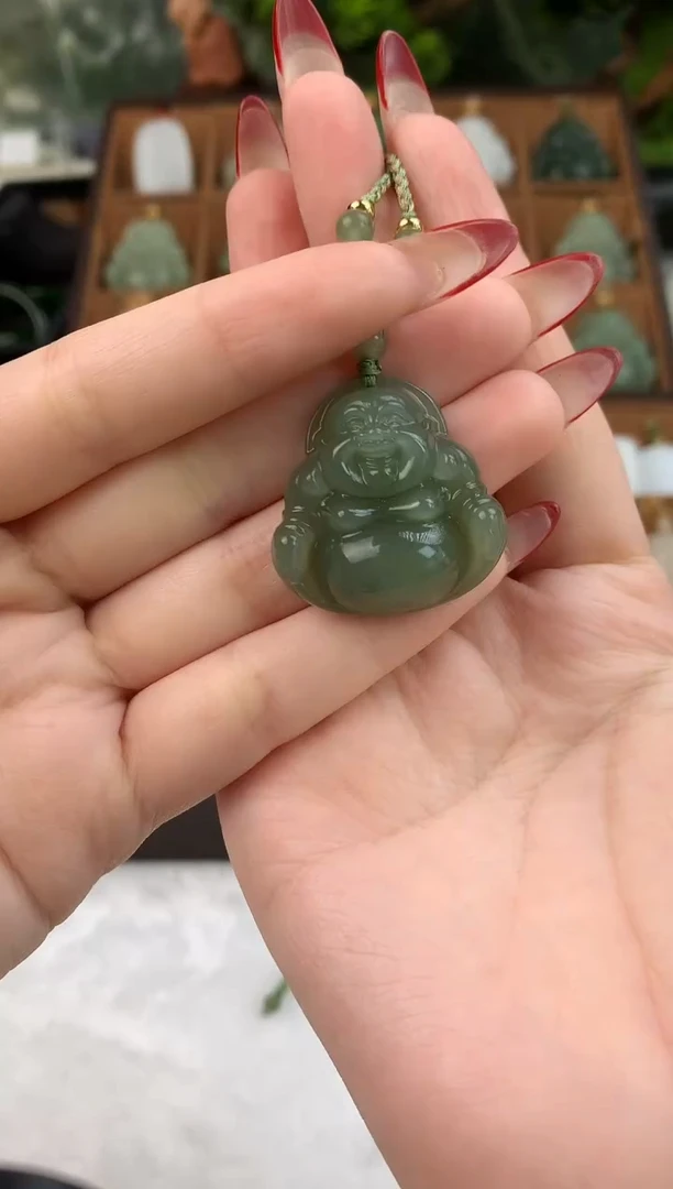 颈饰未镶嵌和田玉吊坠