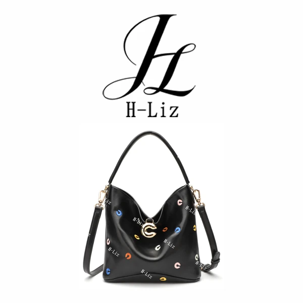 H-Liz 卡尔蔻斯刺绣LOGO腋下包CK25230A黑色