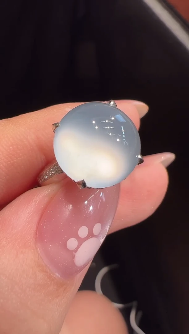 18K金镶嵌戒指翡翠戒指