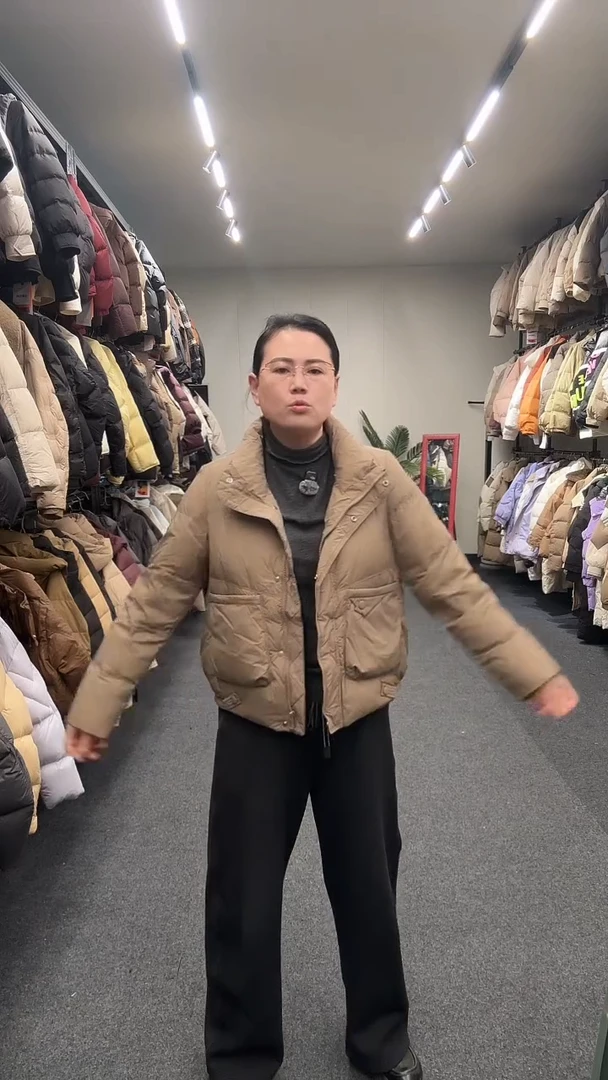 艾雨衣尚羽绒外套