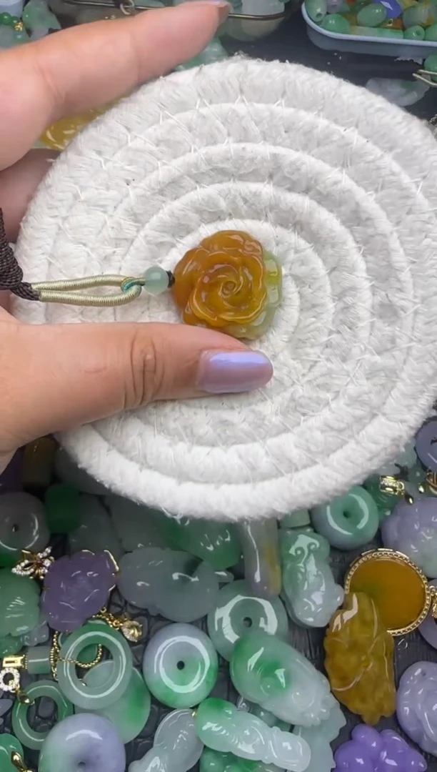 颈饰未镶嵌翡翠缅甸翡翠吊坠