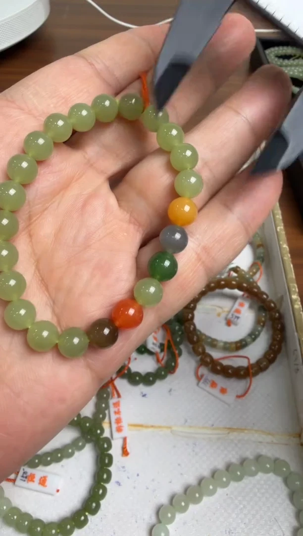 颈饰未镶嵌和田玉手串