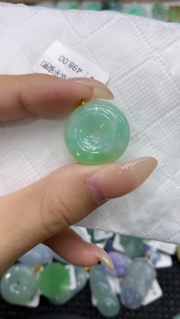 颈饰18K金镶嵌翡翠111111111111