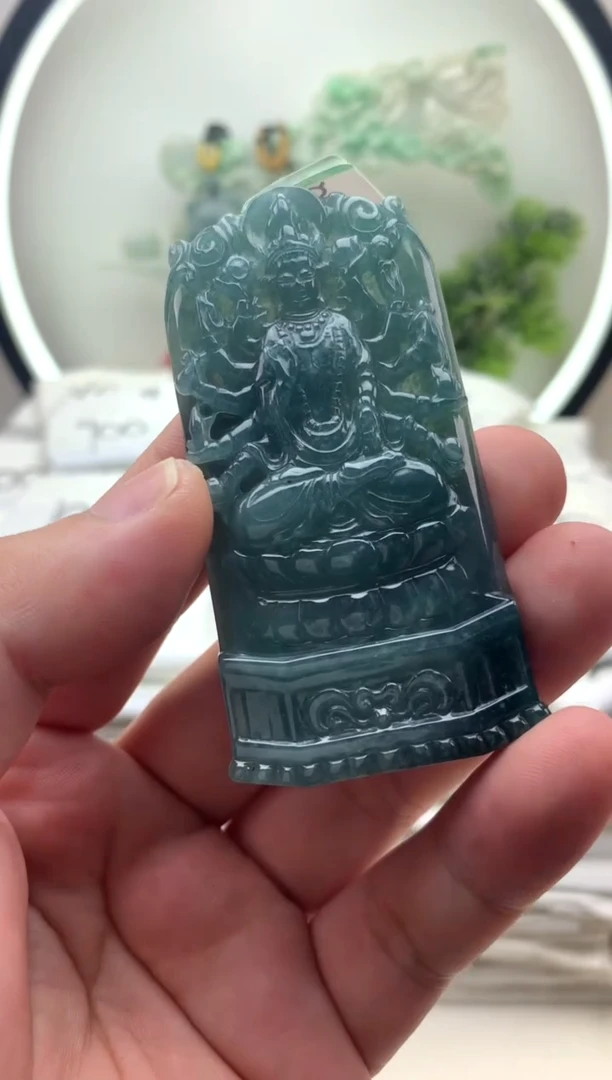 颈饰未镶嵌翡翠千手观音