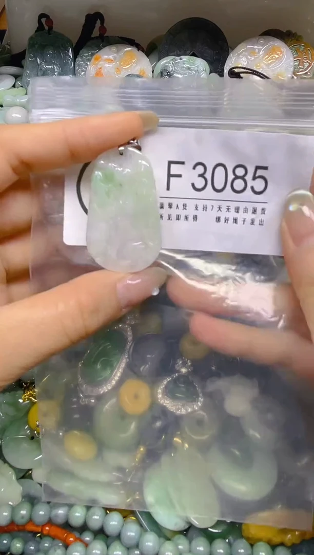 翡翠未镶嵌颈饰/F/翡翠A货,一件也是批发价