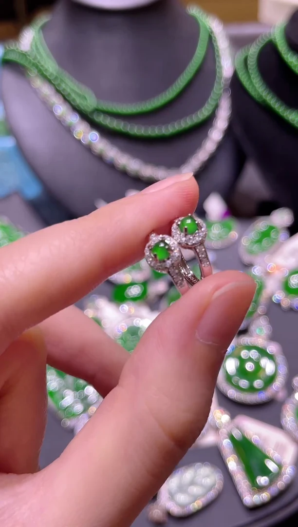 吊坠(不含链)未镶嵌翡翠天然A货翡翠