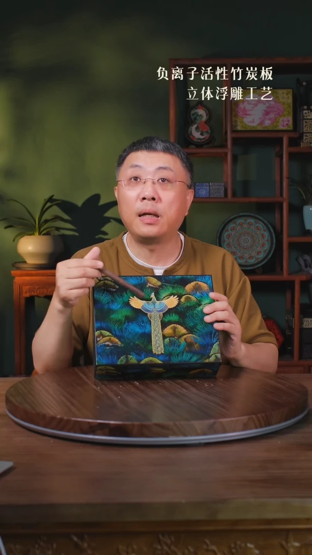 壹藏贰宝绿孔雀饼盒