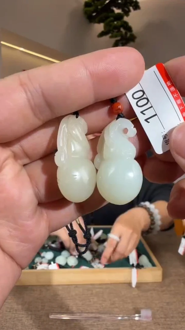 颈饰未镶嵌和田玉多样性发货发其中一件