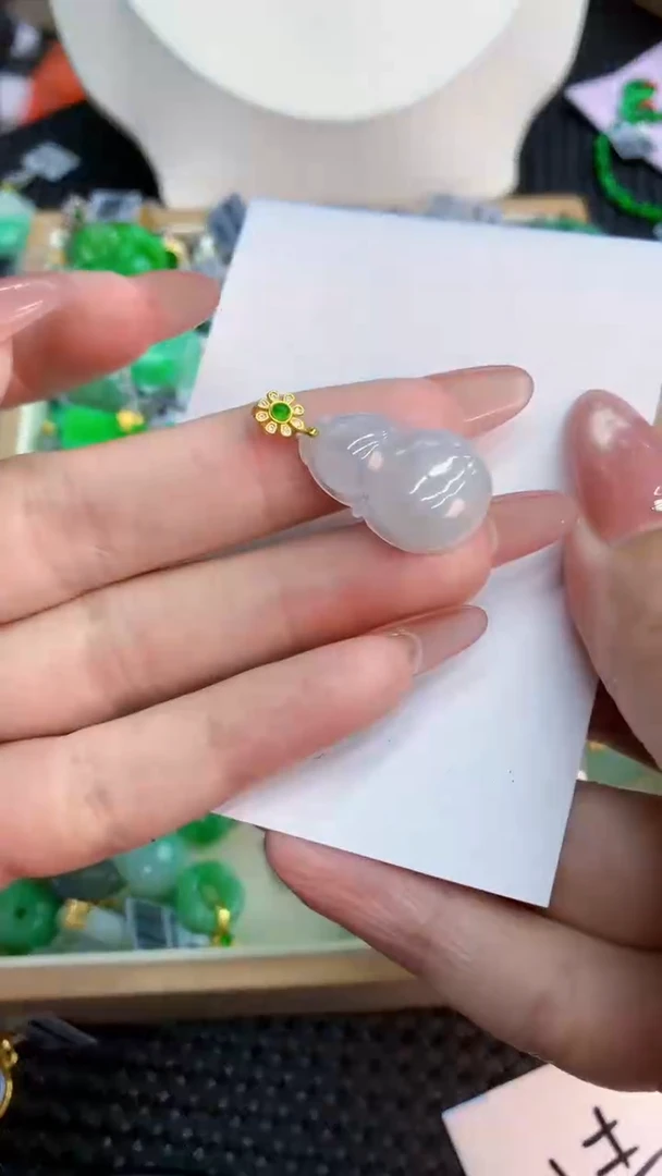 翡翠未镶嵌吊坠(不含链)1