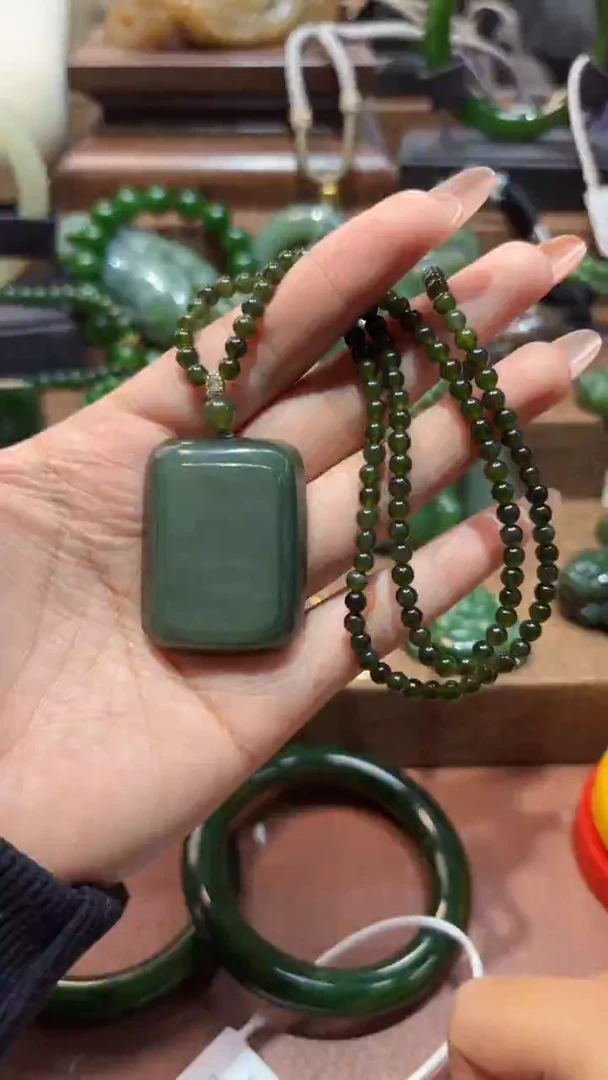 颈饰未镶嵌和田玉1