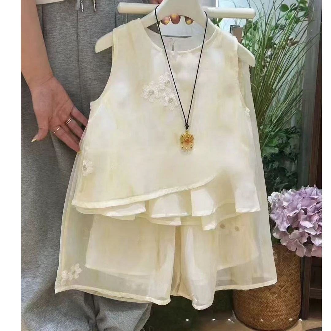 女童新中式无袖套装夏季2025新款国风刺绣花朵上衣九分阔腿裤时尚