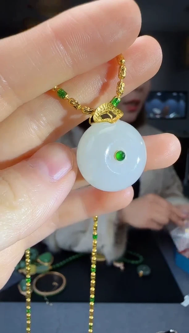 【闪购商品】和田玉吊坠(不含链)18K金镶嵌1