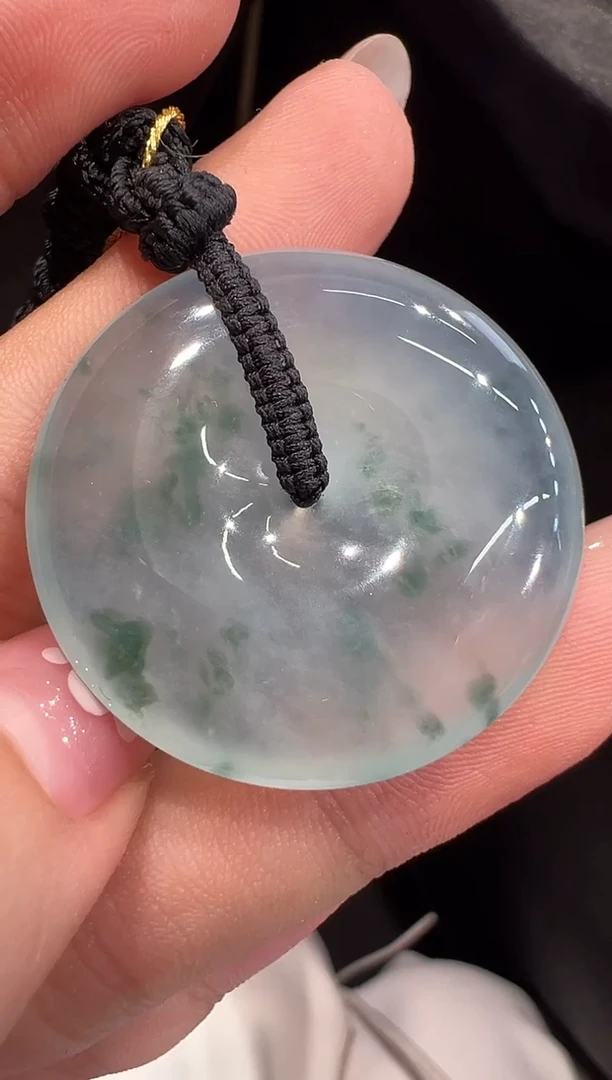 颈饰18K金镶嵌翡翠吊坠