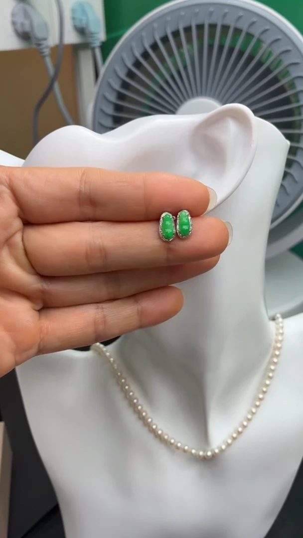 颈饰18K金镶嵌翡翠天然翡翠A货