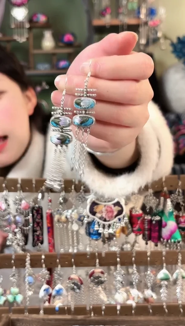 彩云南阁非遗老绣苗银饰品618