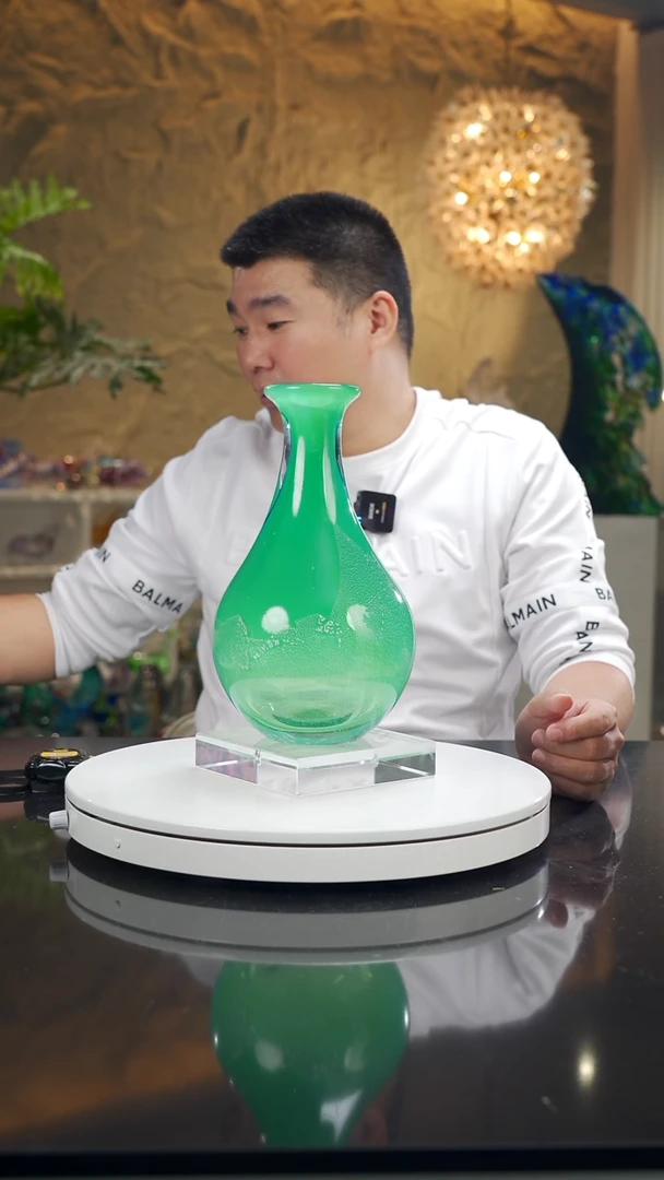 摆件设计款绿瓷花瓶