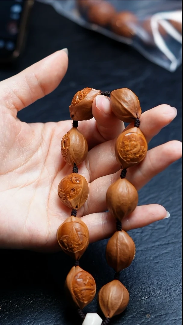 吊坠橄榄核人*何橄榄核