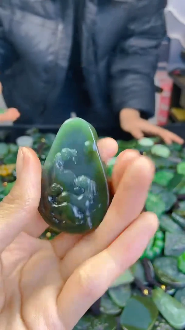 颈饰未镶嵌和田玉1