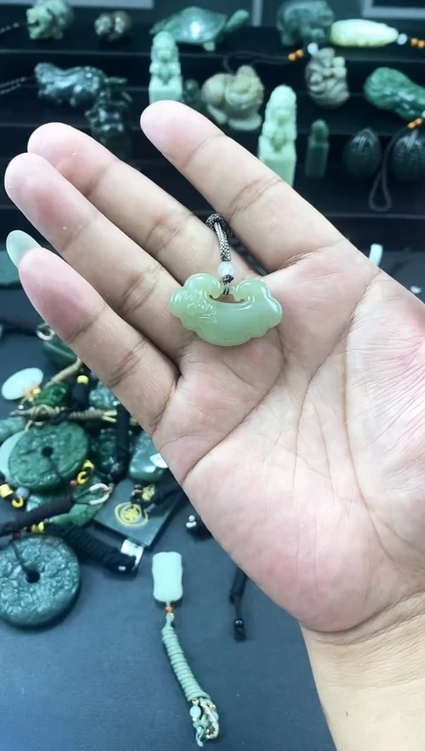 和田玉未镶嵌颈饰1