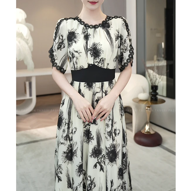 现货2025夏季新款【5531】高级感气质收腰圆领黑白色连衣裙子