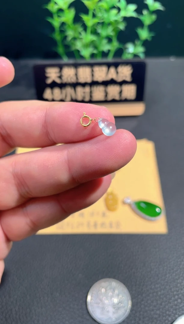 颈饰18K金镶嵌翡翠翡翠