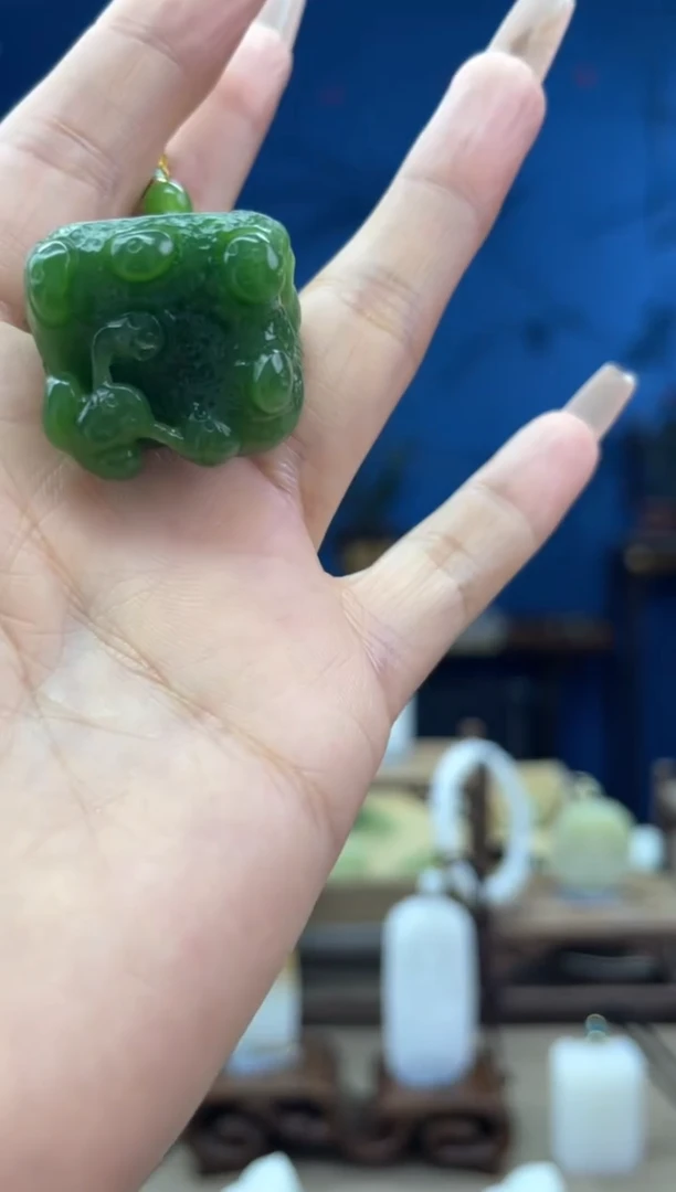 和田玉未镶嵌颈饰1