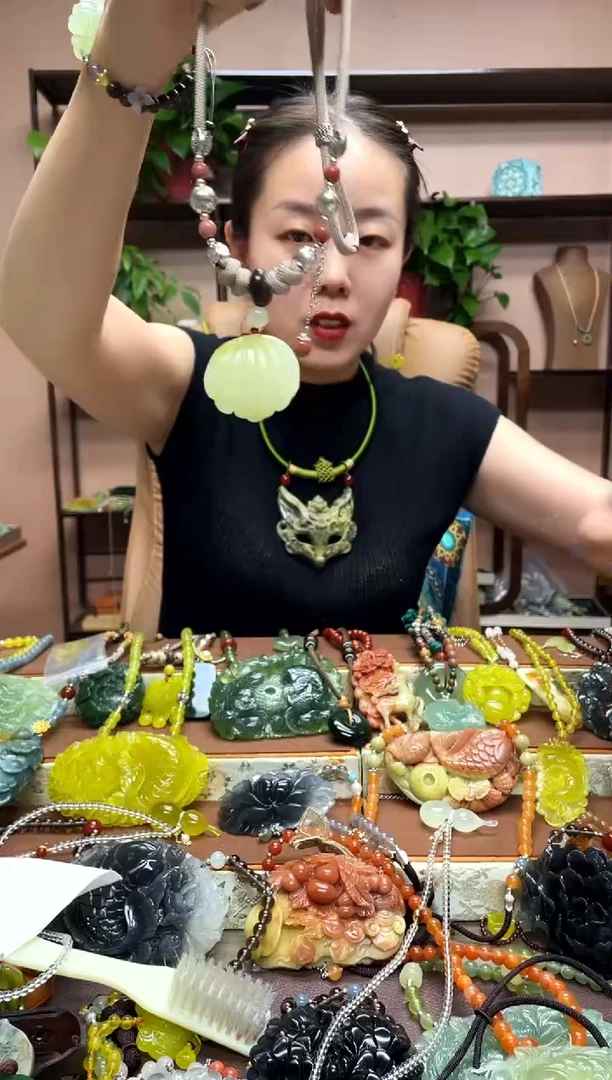 未镶嵌岫玉吊坠·