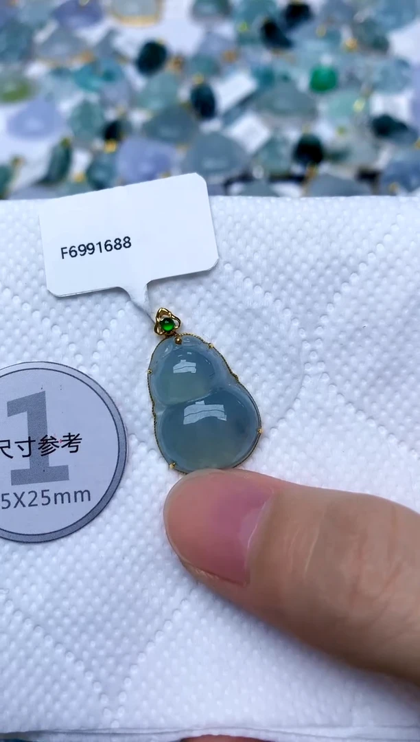 颈饰18K金镶嵌翡翠s***y天然A货翡翠