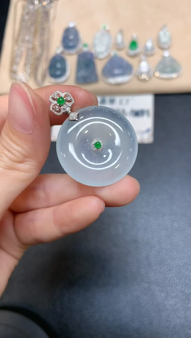 【闪购商品】翡翠吊坠(不含链)18K金镶嵌【无服务费