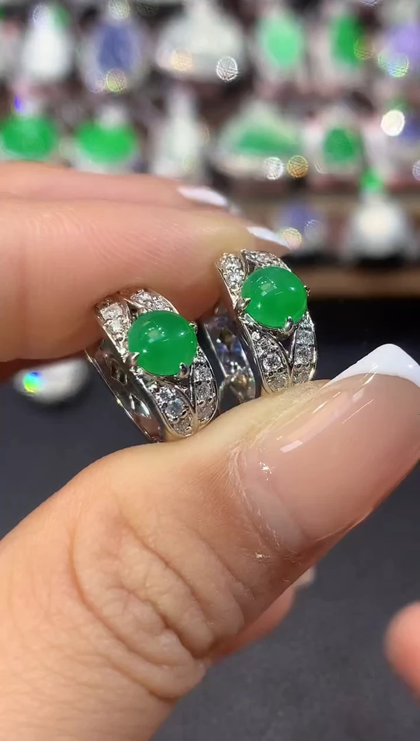 18K金镶嵌翡翠耳饰A25