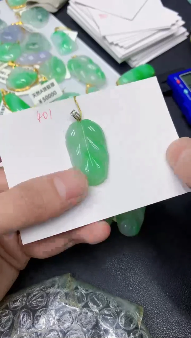 颈饰18K金镶嵌翡翠暖**?111111