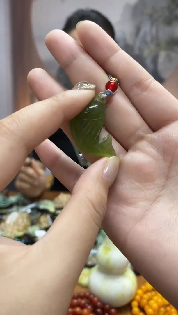 未镶嵌岫玉吊坠·