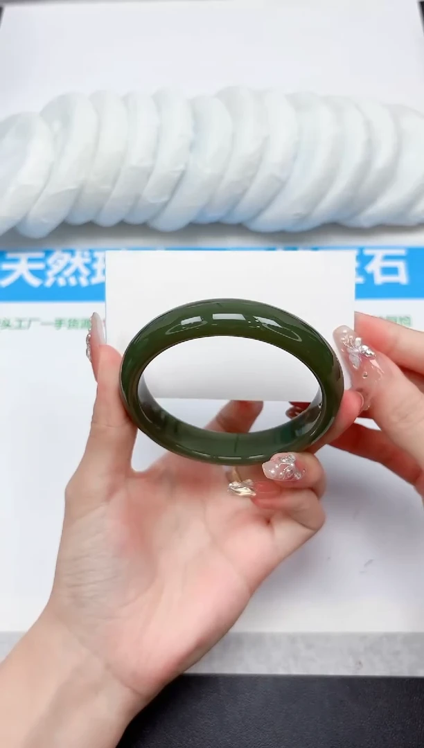 未镶嵌手镯石英质玉256-59.6