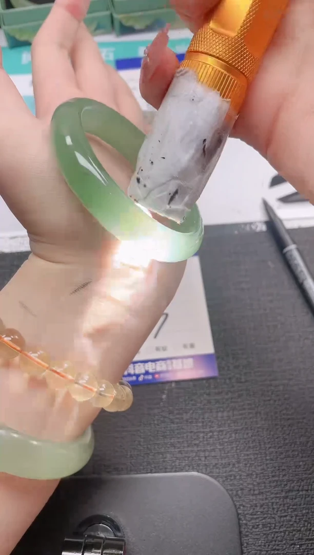 未镶嵌手镯石英质玉242-56