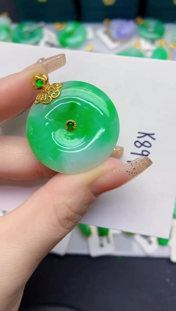 颈饰18K金镶嵌翡翠缅甸天然翡翠A货