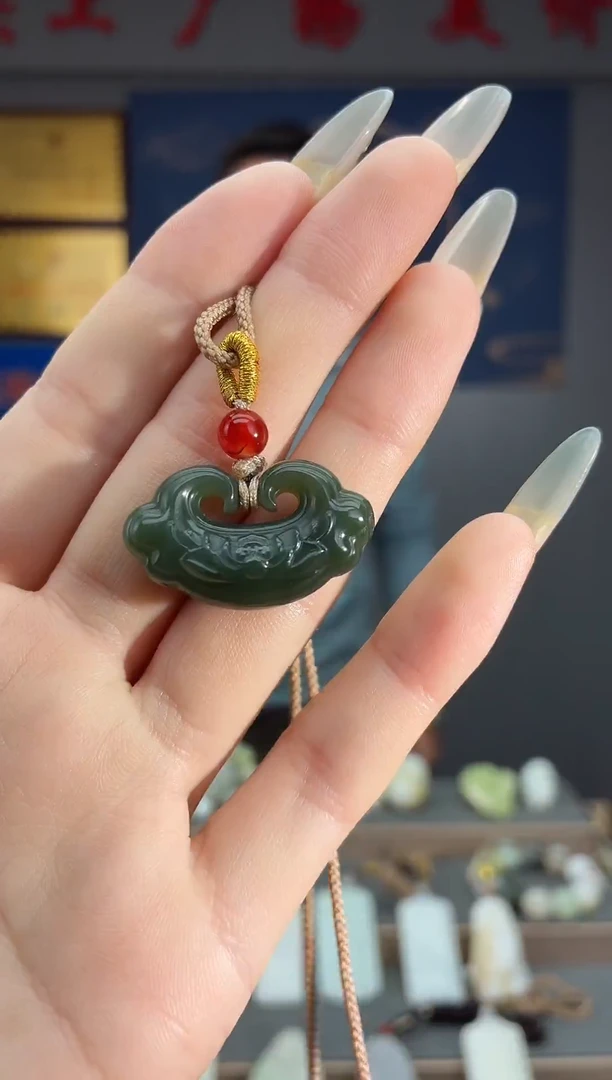 颈饰未镶嵌和田玉1