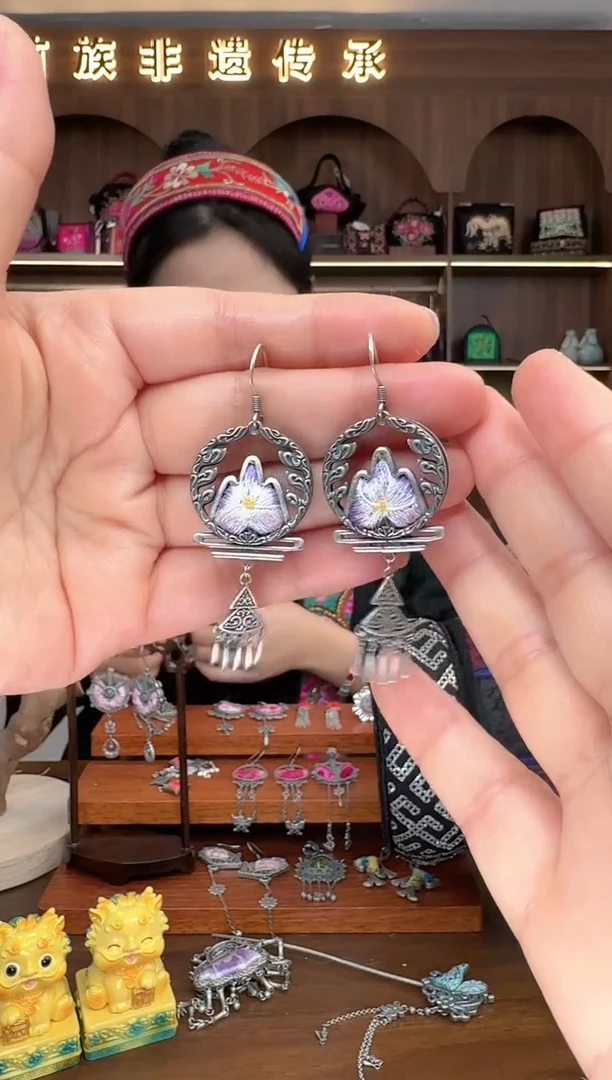 【闪购商品】织绣扶光苗绣传承58