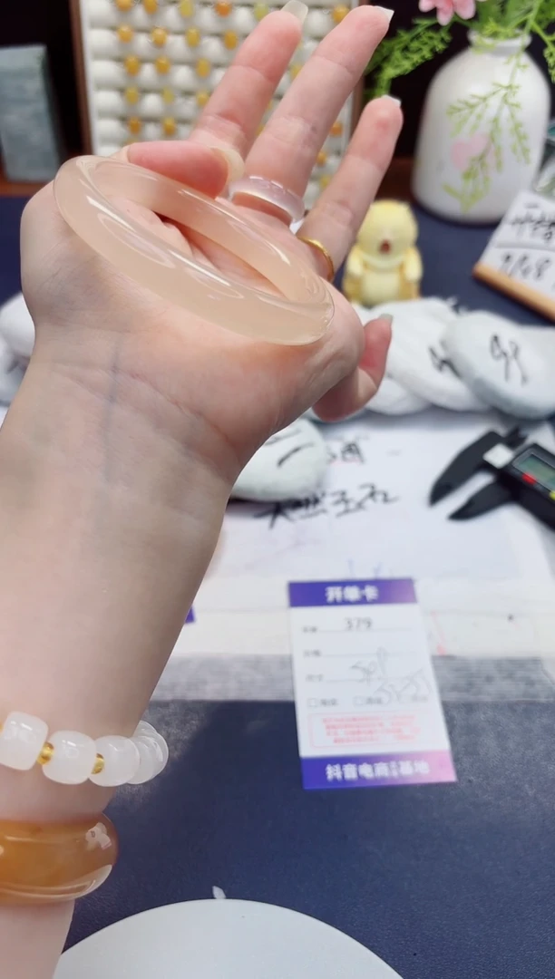 未镶嵌手镯石英质玉379-美人条藕粉-圈口54